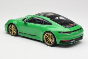 Porsche 911 992 Carrera 4S Python Green Minichamps 1:18 155067325 Metal — zdjęcie 5 z 6