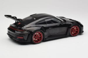 Porsche 911 992 GT3 RS Czarny & Czerwone Felgi & Czarny Decor Minichamps 1:18 153062240 Metal — zdjęcie 2 z 6