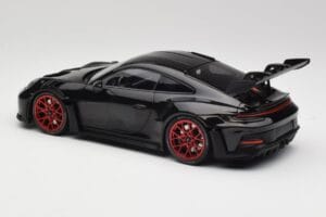 Porsche 911 992 GT3 RS Czarny & Czerwone Felgi & Czarny Decor Minichamps 1:18 153062240 Metal — zdjęcie 5 z 6