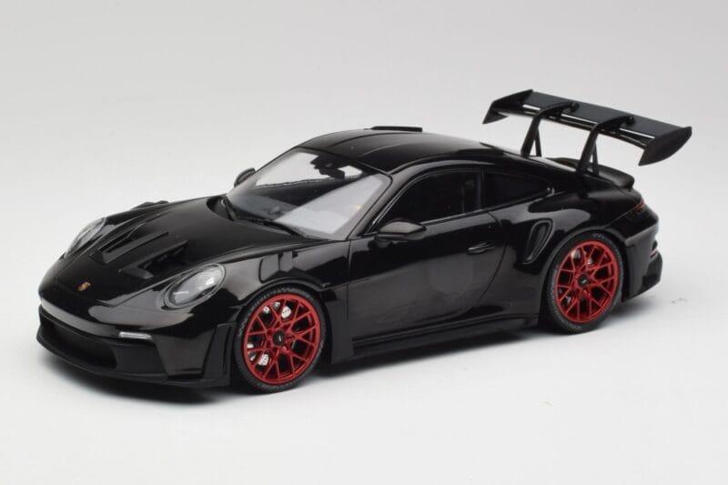 Porsche 911 992 GT3 RS Czarny & Czerwone Felgi & Czarny Decor Minichamps 1:18 153062240 Metal