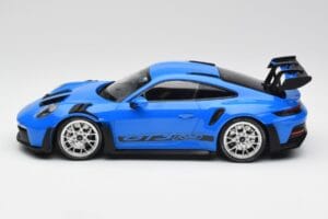 Porsche 911 992 GT3 RS Niebieski & Srebrne Felgi & Czarny Decor Minichamps 1:18 153062234 Metal — zdjęcie 3 z 6