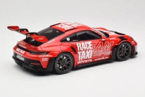 Porsche 911 992 GT3 RS Getspeed Race Taxi Guards Red Minichamps 1:18 110062040 Metal — zdjęcie 3 z 8