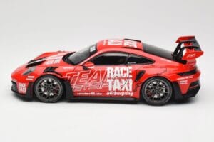 Porsche 911 992 GT3 RS Getspeed Race Taxi Guards Red Minichamps 1:18 110062040 Metal — zdjęcie 4 z 8