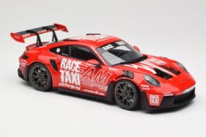 Porsche 911 992 GT3 RS Getspeed Race Taxi Guards Red Minichamps 1:18 110062040 Metal — zdjęcie 6 z 8