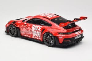 Porsche 911 992 GT3 RS Getspeed Race Taxi Guards Red Minichamps 1:18 110062040 Metal — zdjęcie 7 z 8