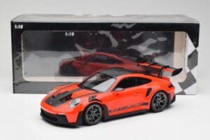 Porsche 911 992 GT3 RS Guards Pomarańczowy & Srebrne Felgi Minichamps 1:18 911992002 Metal — zdjęcie 6 z 6