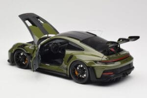 Porsche 911 992 GT3 RS Nato Olive & Black Wheels Minichamps 1:18 110062027 Metal — zdjęcie 5 z 8