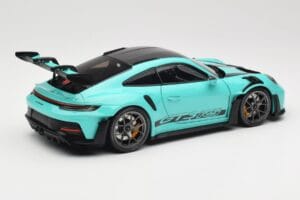Porsche 911 992 GT3 RS Python Green & Dark Silver Wheels Minichamps 1:18 110062026 Metal — zdjęcie 3 z 8