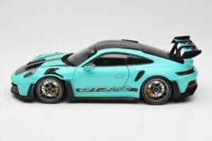 Porsche 911 992 GT3 RS Python Green & Dark Silver Wheels Minichamps 1:18 110062026 Metal — zdjęcie 4 z 8