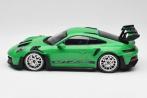 Porsche 911 992 GT3 RS Python Zielony & Srebrne Felgi & Czarny Decor Minichamps 1:18 153062235 Metal — zdjęcie 3 z 6