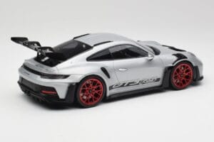 Porsche 911 992 GT3 RS Srebrny & Czerwone Felgi Minichamps 1:18 153062241 Metal — zdjęcie 2 z 6
