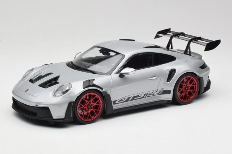 Porsche 911 992 GT3 RS Srebrny & Czerwone Felgi Minichamps 1:18 153062241 Metal