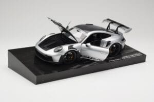 Porsche 911 992 GT3 RS Srebrny Weissach Package Minichamps 1:18 110062020 Metal — zdjęcie 3 z 8