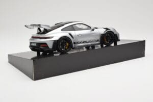 Porsche 911 992 GT3 RS Srebrny Weissach Package Minichamps 1:18 110062020 Metal — zdjęcie 4 z 8
