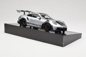 Porsche 911 992 GT3 RS Srebrny Weissach Package Minichamps 1:18 110062020 Metal — zdjęcie 6 z 8