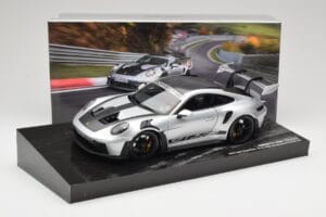 Porsche 911 992 GT3 RS Srebrny Weissach Package Minichamps 1:18 110062020 Metal — zdjęcie 8 z 8