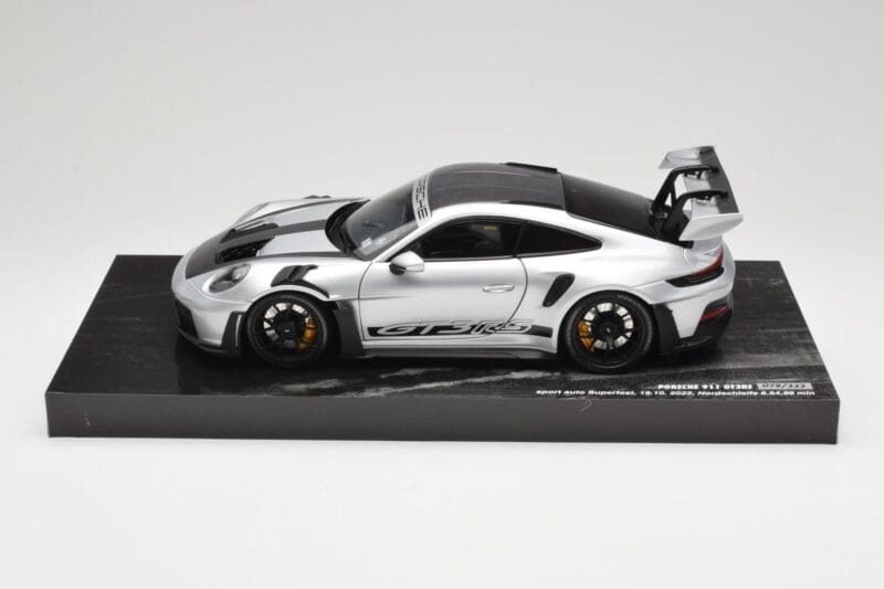 Porsche 911 992 GT3 RS Srebrny Weissach Package Minichamps 1:18 110062020 Metal