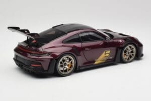 Porsche 911 992 GT3 RS Ultraviolet i Srebrne Koła Minichamps 1:18 110062029 Metal — zdjęcie 3 z 8