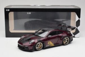 Porsche 911 992 GT3 RS Ultraviolet i Srebrne Koła Minichamps 1:18 110062029 Metal — zdjęcie 8 z 8