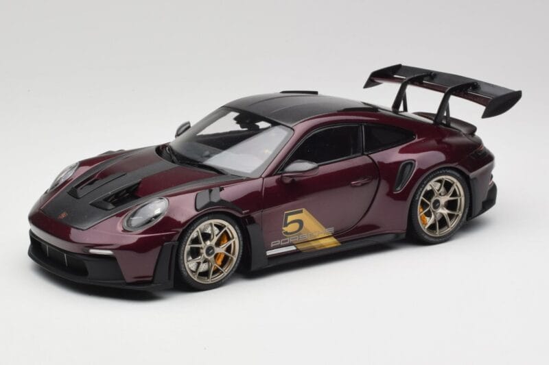 Porsche 911 992 GT3 RS Ultraviolet i Srebrne Koła Minichamps 1:18 110062029 Metal