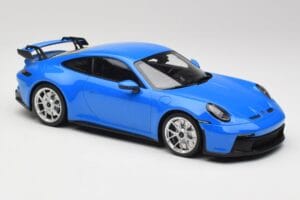 Porsche 911 992 GT3 Rekin Niebieski i Srebrne Koła Minichamps 1:18 143069015 Żywica — zdjęcie 4 z 6