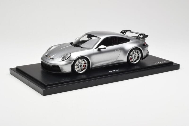 Porsche 911 992 GT3 Srebrny Minichamps 1:18 WAP0211510M004 Żywica