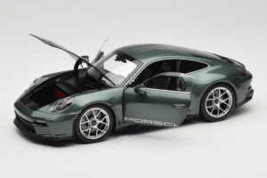 Porsche 911 992 S/T Malachite Green Metallic Norev 1:18 187472 Metal — zdjęcie 2 z 8