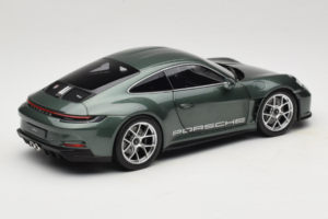 Porsche 911 992 S/T Malachite Green Metallic Norev 1:18 187472 Metal — zdjęcie 3 z 8