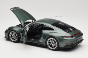 Porsche 911 992 S/T Malachite Green Metallic Norev 1:18 187472 Metal — zdjęcie 4 z 8