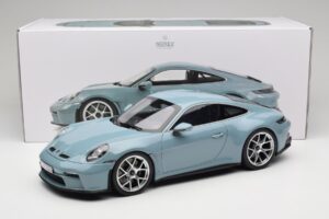 Porsche 911 992 S/T Meisenblau Norev 1:12 127550 Metal — zdjęcie 6 z 6