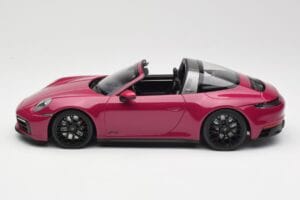 Porsche 911 992 Targa 4 GTS Rubystar Minichamps 1:18 155061066 Metal — zdjęcie 3 z 6
