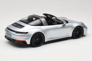 Porsche 911 992 Targa 4 GTS Srebrny Minichamps 1:18 155061061 Metal — zdjęcie 2 z 6
