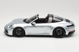 Porsche 911 992 Targa 4 GTS Srebrny Minichamps 1:18 155061061 Metal — zdjęcie 3 z 6