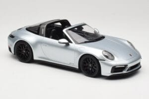 Porsche 911 992 Targa 4 GTS Srebrny Minichamps 1:18 155061061 Metal — zdjęcie 4 z 6