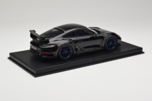 Porsche 911 992 TechArt GTstreet R Czarny Z Niebieskimi Kołami TechArt 1:18 REMC009 Żywica — zdjęcie 3 z 6