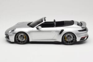 Porsche 911 992 Turbo S Kabriolet Srebrny Minichamps 1:18 155069082 Metal — zdjęcie 3 z 6