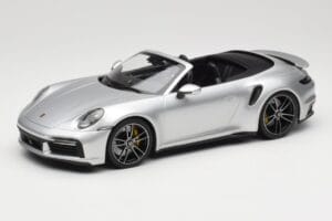 Porsche 911 992 Turbo S Kabriolet Srebrny Minichamps 1:18 155069082 Metal