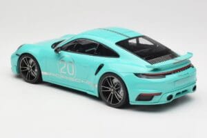 Porsche 911 992 Turbo S Sport Design Package Racing Green Minichamps 1:18 155069175 Metal — zdjęcie 5 z 6