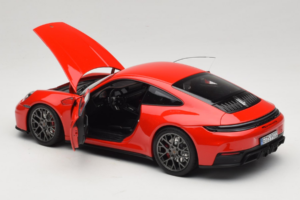 Porsche 911 992.2 Carrera 4 GTS Guards Red Norev 1:18 187171 Metal — zdjęcie 5 z 8