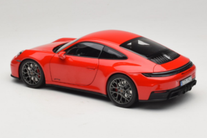 Porsche 911 992.2 Carrera 4 GTS Guards Red Norev 1:18 187171 Metal — zdjęcie 7 z 8