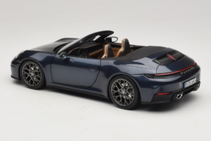 Porsche 911 992.2 Carrera Kabriolet Yachting Blue Norev 1:18 187180 Metal — zdjęcie 7 z 8