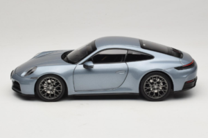 Porsche 911 992.2 Carrera Polar Silver Metallic Norev 1:18 187170 Metal — zdjęcie 4 z 8