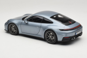 Porsche 911 992.2 Carrera Polar Silver Metallic Norev 1:18 187170 Metal — zdjęcie 7 z 8