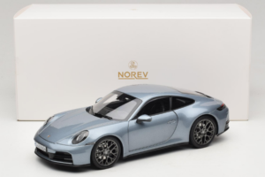 Porsche 911 992.2 Carrera Polar Silver Metallic Norev 1:18 187170 Metal — zdjęcie 8 z 8