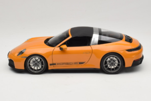 Porsche 911 992.2 Targa 4 GTS Bahama Yellow Norev 1:18 187190 Metal — zdjęcie 6 z 10
