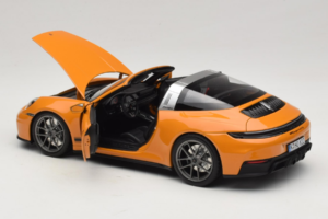 Porsche 911 992.2 Targa 4 GTS Bahama Yellow Norev 1:18 187190 Metal — zdjęcie 7 z 10
