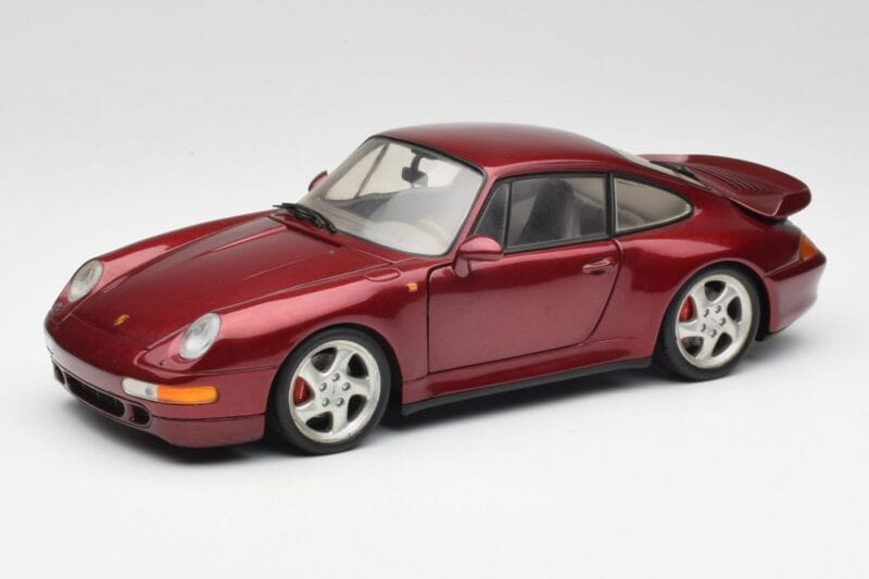 Porsche 911 993 Turbo Arena Czerwony Metaliczny UT Models 1:18 27811 Metal