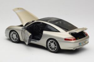 Porsche 911 996 Carrera 4S Srebrny Maisto 1:18 WAP02102212 Metal — zdjęcie 5 z 8