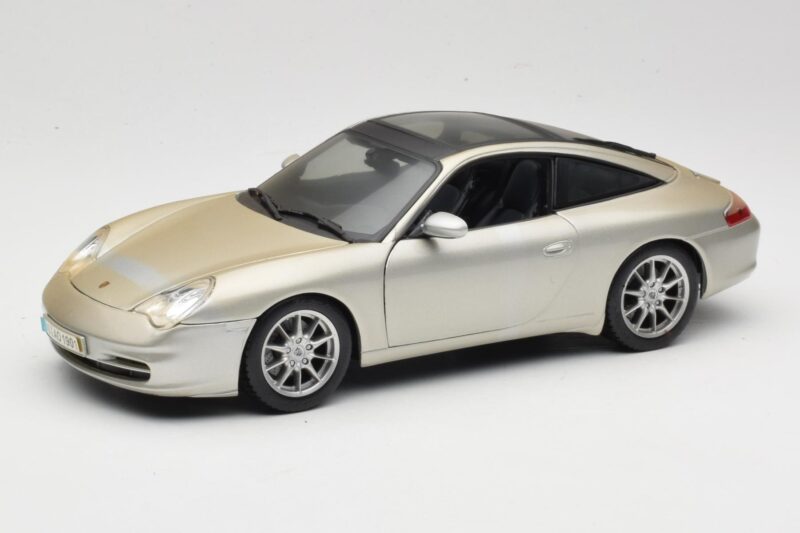 Porsche 911 996 Carrera 4S Srebrny Maisto 1:18 WAP02102212 Metal