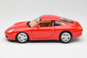 Porsche 911 996 Carrera Czerwony Bburago 1:18 3385 Metal — zdjęcie 4 z 8